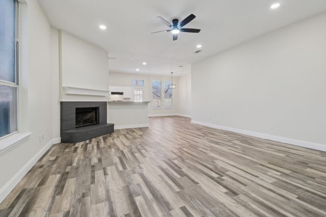 1004 Caliente Drive, Grand Prairie, TX 75051