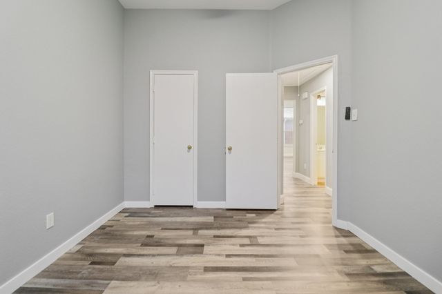 1004 Caliente Drive, Grand Prairie, TX 75051