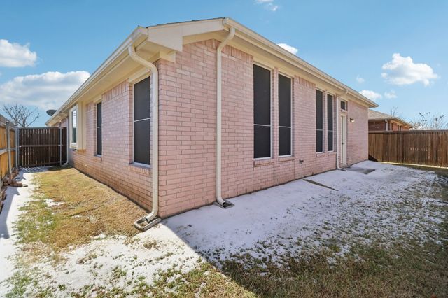 1004 Caliente Drive, Grand Prairie, TX 75051