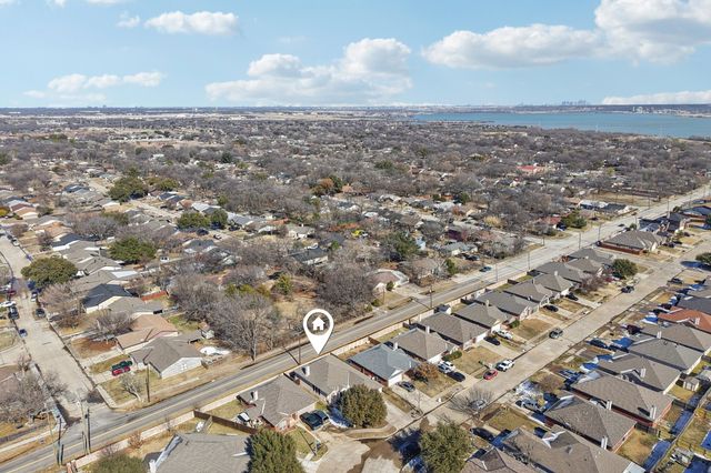 1004 Caliente Drive, Grand Prairie, TX 75051