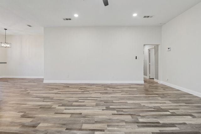 1004 Caliente Drive, Grand Prairie, TX 75051