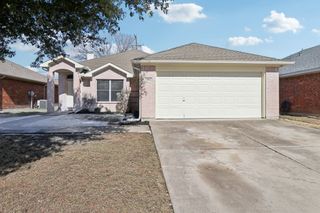 1004 Caliente Drive, Grand Prairie, TX 75051