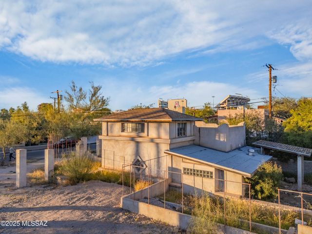 230 N Warren Avenue, Tucson, AZ 85719