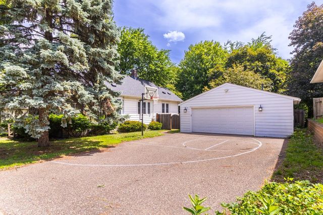 1194 Farrington Street, Saint Paul, MN 55117