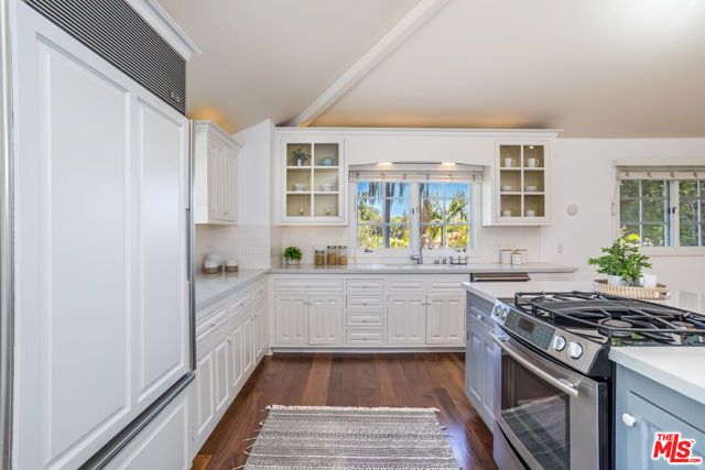 941 N Norman Place, Los Angeles, CA 90049