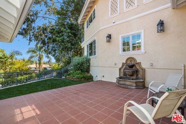 941 N Norman Place, Los Angeles, CA 90049