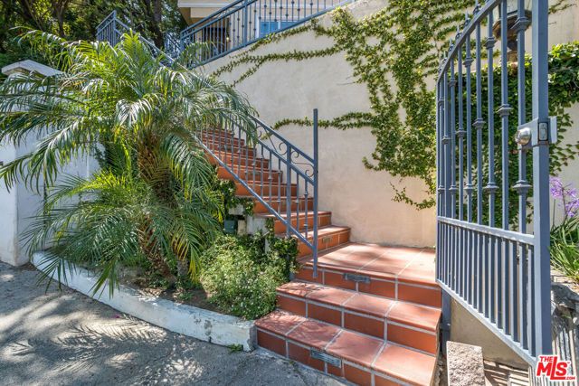 941 N Norman Place, Los Angeles, CA 90049