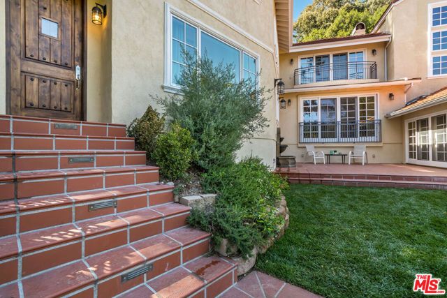 941 N Norman Place, Los Angeles, CA 90049