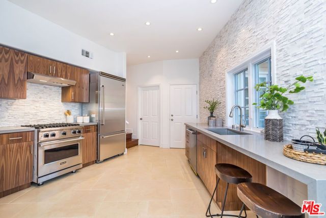 941 N Norman Place, Los Angeles, CA 90049