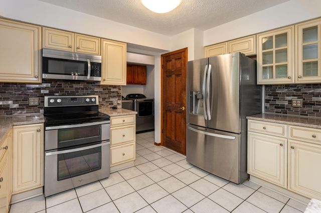 7252 Fox Den Court NW, Pickerington, OH 43147