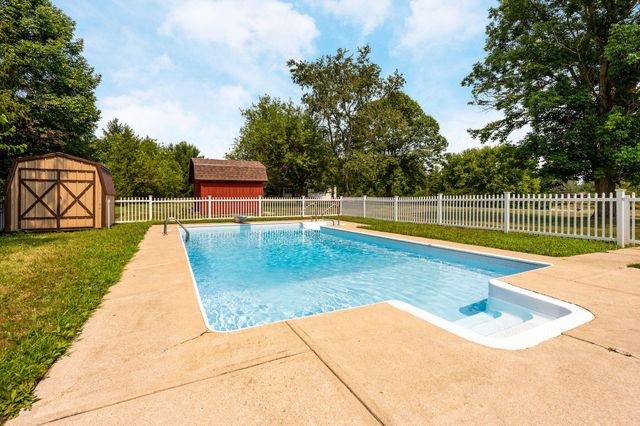 7252 Fox Den Court NW, Pickerington, OH 43147