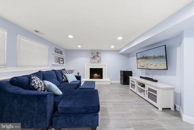 2133 BLACKHORSE DR, Warrington, PA 18976