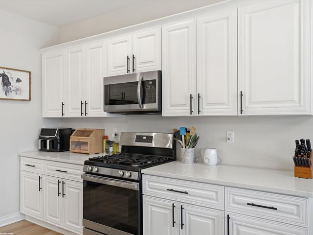 47121 Rosa Court, New Baltimore, MI 48047