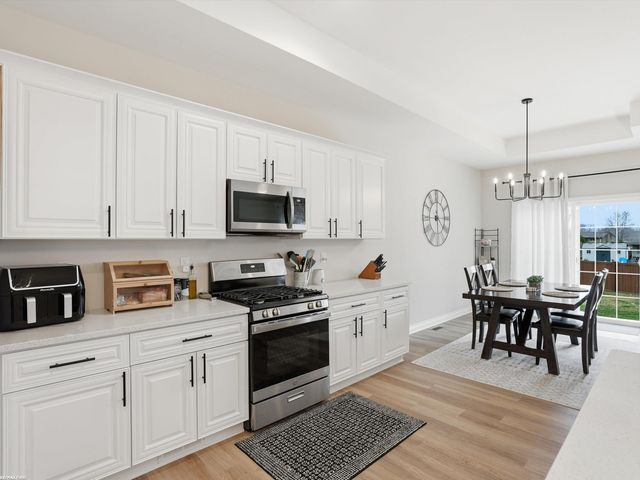 47121 Rosa Court, New Baltimore, MI 48047