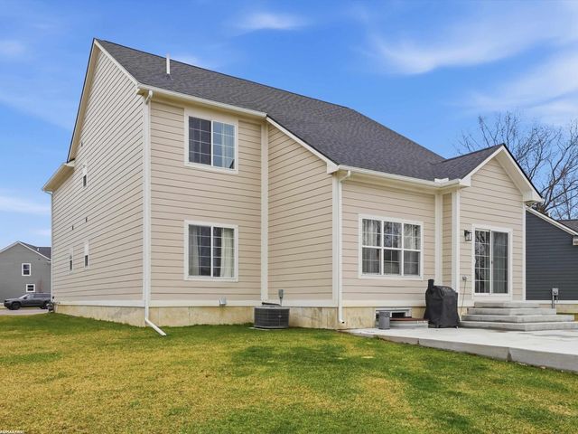 47121 Rosa Court, New Baltimore, MI 48047