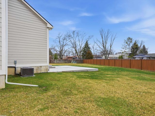 47121 Rosa Court, New Baltimore, MI 48047