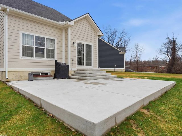 47121 Rosa Court, New Baltimore, MI 48047