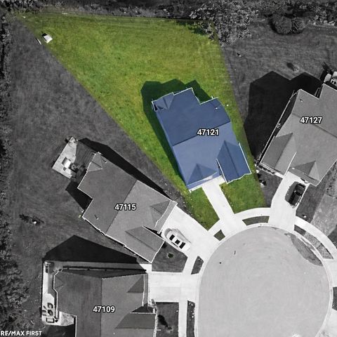 47121 Rosa Court, New Baltimore, MI 48047