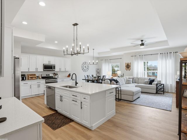 47121 Rosa Court, New Baltimore, MI 48047