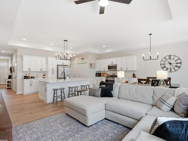 47121 Rosa Court, New Baltimore, MI 48047