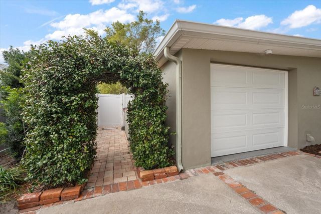 1718 MEREDITH LANE, Belleair, FL 33756