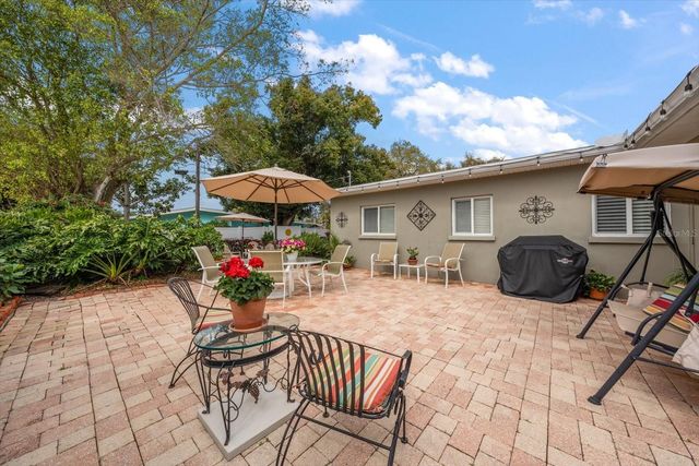 1718 MEREDITH LANE, Belleair, FL 33756