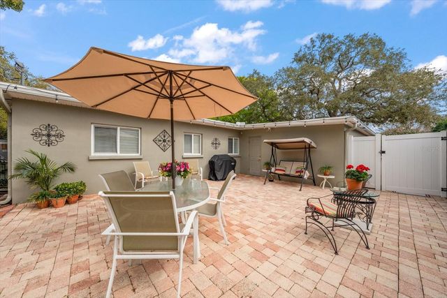 1718 MEREDITH LANE, Belleair, FL 33756