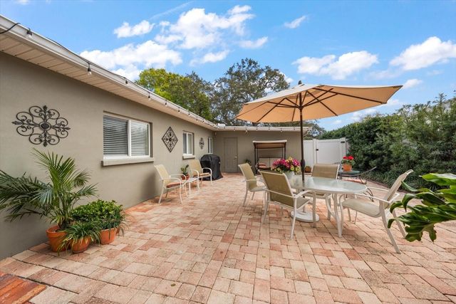 1718 MEREDITH LANE, Belleair, FL 33756