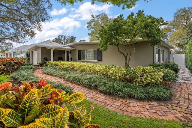 1718 MEREDITH LANE, Belleair, FL 33756