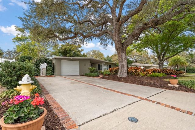 1718 MEREDITH LANE, Belleair, FL 33756