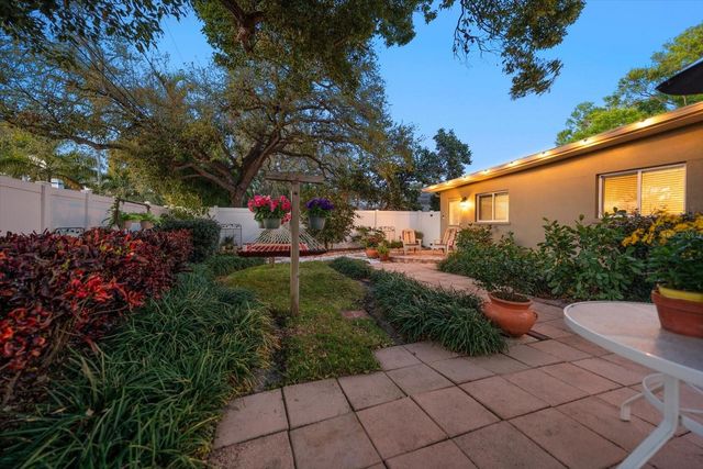 1718 MEREDITH LANE, Belleair, FL 33756