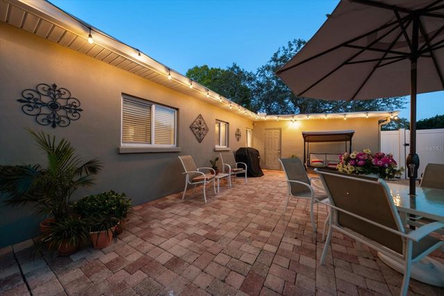 1718 MEREDITH LANE, Belleair, FL 33756