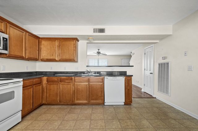 426 Arapaho Dr, Murfreesboro, TN 37128