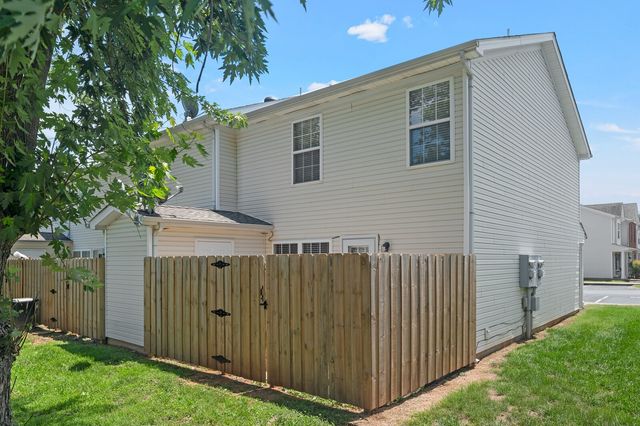 426 Arapaho Dr, Murfreesboro, TN 37128