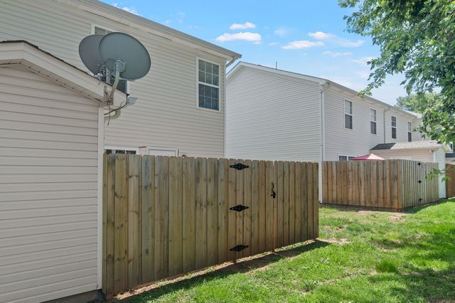 426 Arapaho Dr, Murfreesboro, TN 37128
