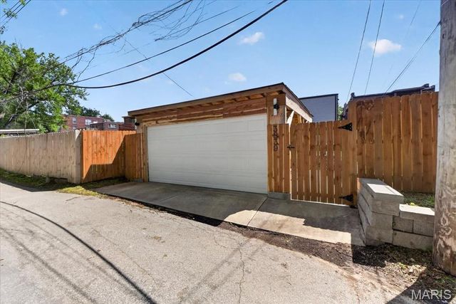 3839 Shaw Boulevard, St Louis, MO 63110