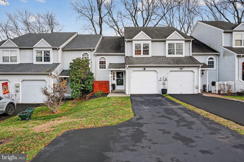 414 WHITTIER DR, Feasterville Trevose, PA 19053