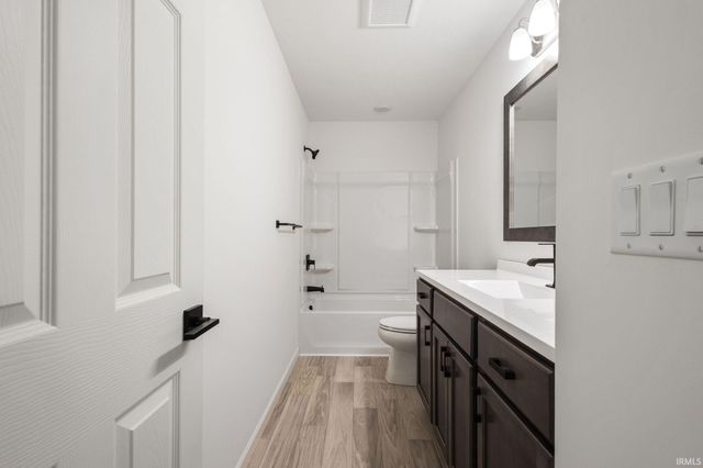 52195 Silverthorne Court, Granger, IN 46530