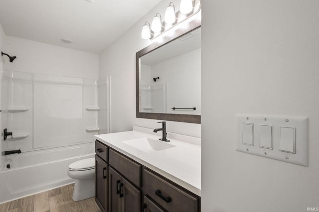 52195 Silverthorne Court, Granger, IN 46530