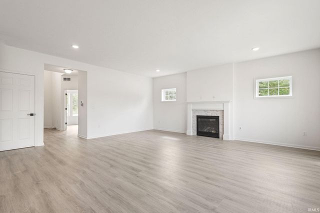 52195 Silverthorne Court, Granger, IN 46530