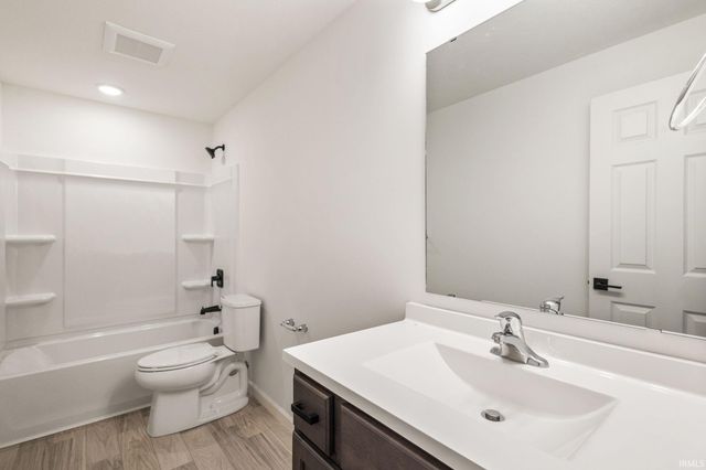 52195 Silverthorne Court, Granger, IN 46530