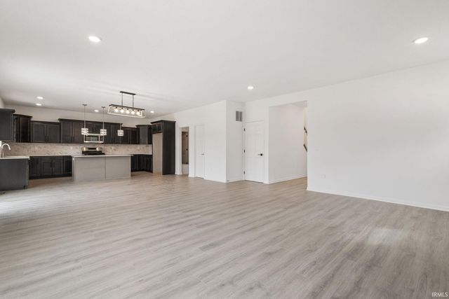 52195 Silverthorne Court, Granger, IN 46530