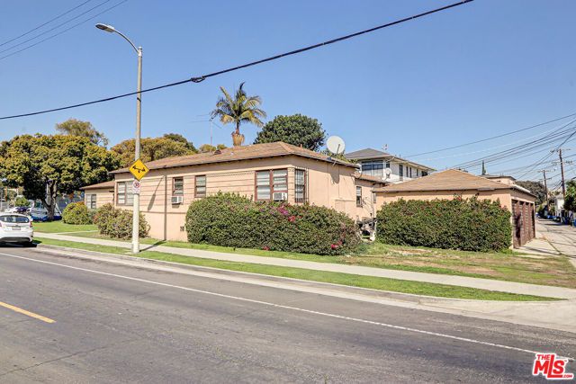 8767 Airdrome Street, Los Angeles, CA 90035