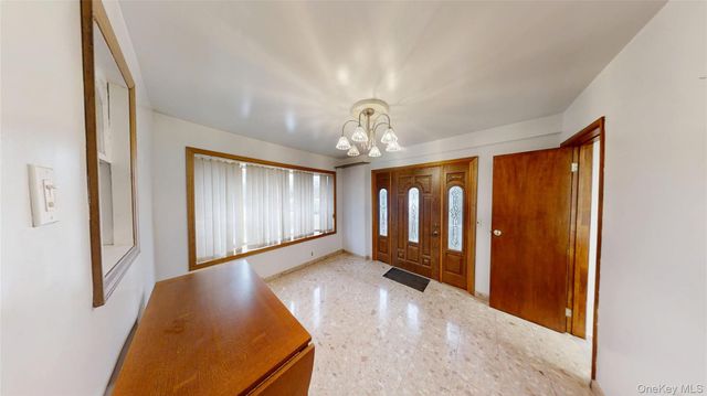 217 Lincoln Avenue, Rockville Centre, NY 11570