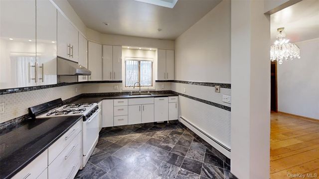 217 Lincoln Avenue, Rockville Centre, NY 11570