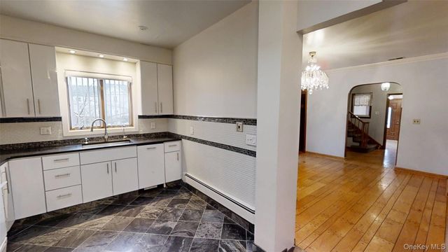 217 Lincoln Avenue, Rockville Centre, NY 11570