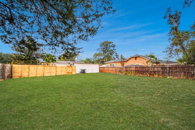 2409 Avenue K, Rosenberg, TX 77471