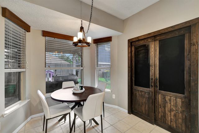 1809 Oak Wood Drive E, Pearland, TX 77581