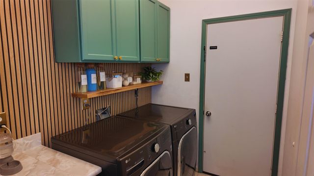 1809 Oak Wood Drive E, Pearland, TX 77581