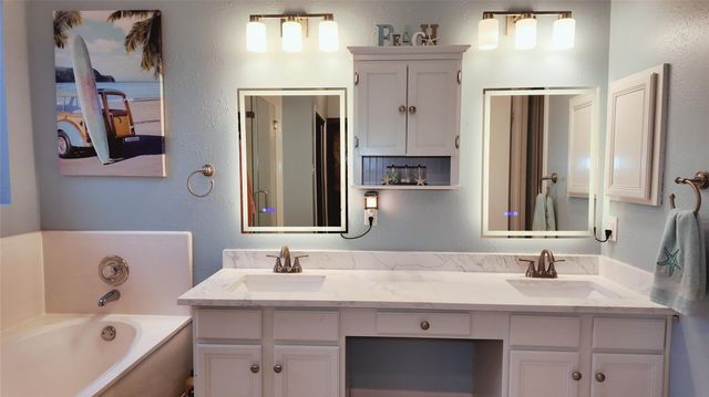 1809 Oak Wood Drive E, Pearland, TX 77581